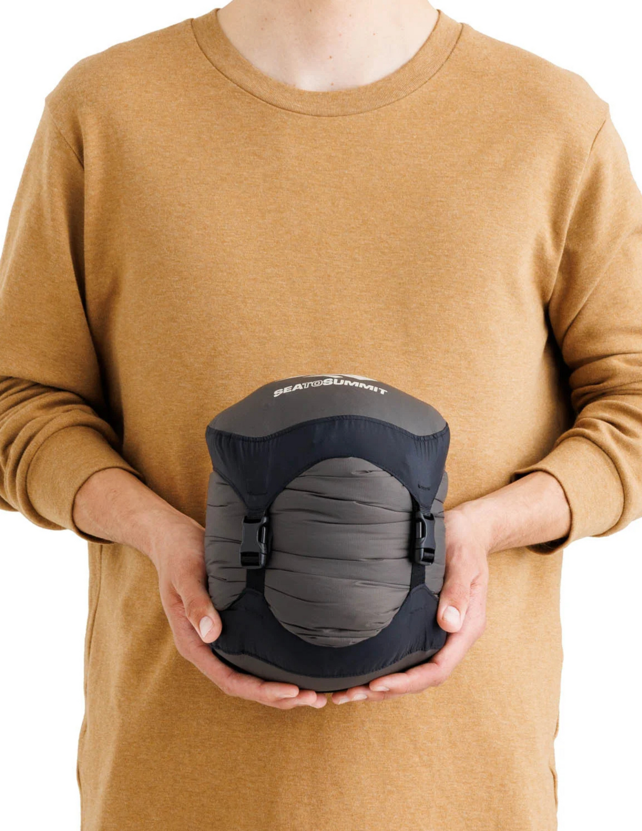 Sea To Summit Ascent -1 Regular - Sac de couchage homme +3°C bivouac Plume 750 cuin confort polyvalent 782g 5,5L Ouverture intégrale Jumelable, vue dans sac de rangement compressible