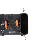 Sacoche ORTLIEB Bikepacking 9L en position dépliée, montrant son format et sa structure résistante