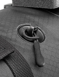 Fixation robuste de la sacoche ORTLIEB Bikepacking 9L, sangle ajustable et fermetures sécurisées