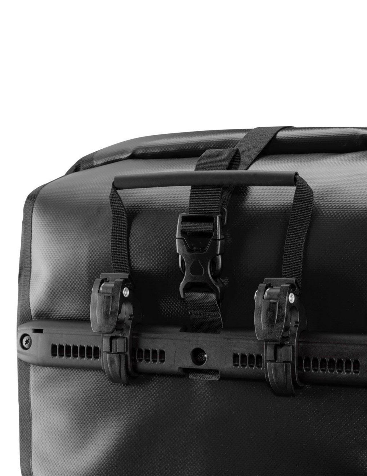 Sacoches Ortlieb Back Roller Classic Black, détail du système de fixation, pour le vélotaf et la randonnée à vélo